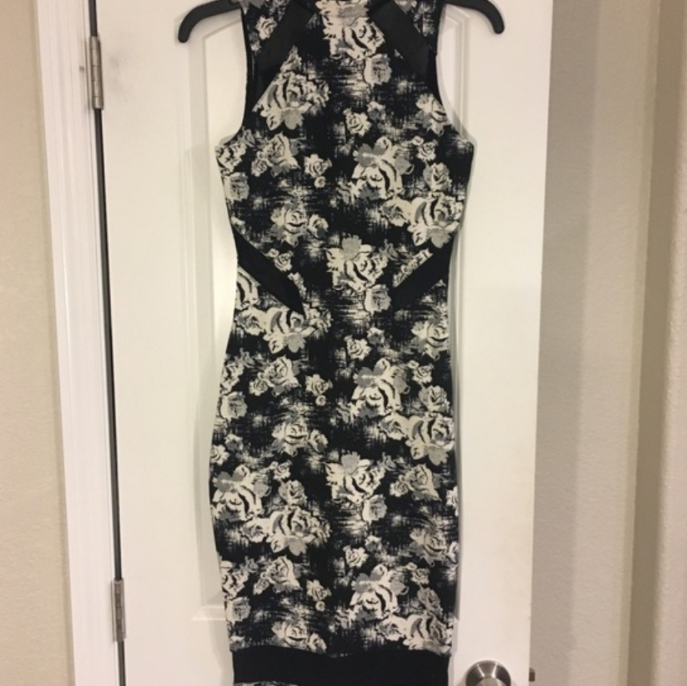 Dress - Picture 2 of 4